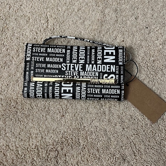 Steve Madden Handbags - Steve Madden black and white logobar trifold